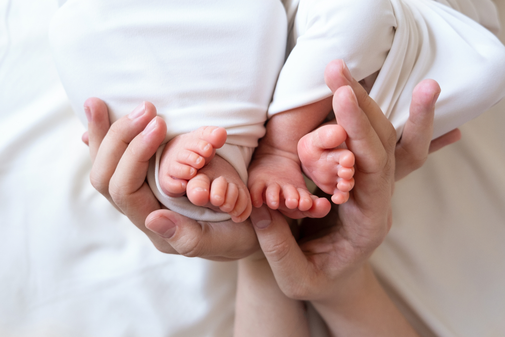 twin babies feet.